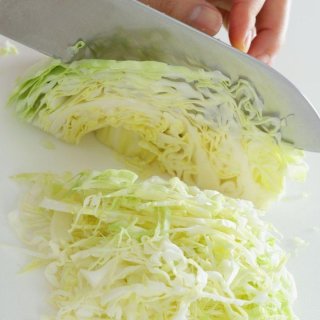 Chinakohlsalat mit Äpfeln und Sahnedressing