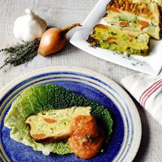 Gemüse-Pastete mit Tomatensauce