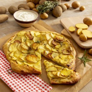 KARTOFFELPIZZA MIT FRISCHKÄSE & ROSMARIN