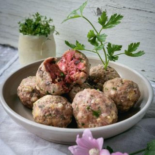 Rote-Bete-Knödel mit Meerrettichsoße