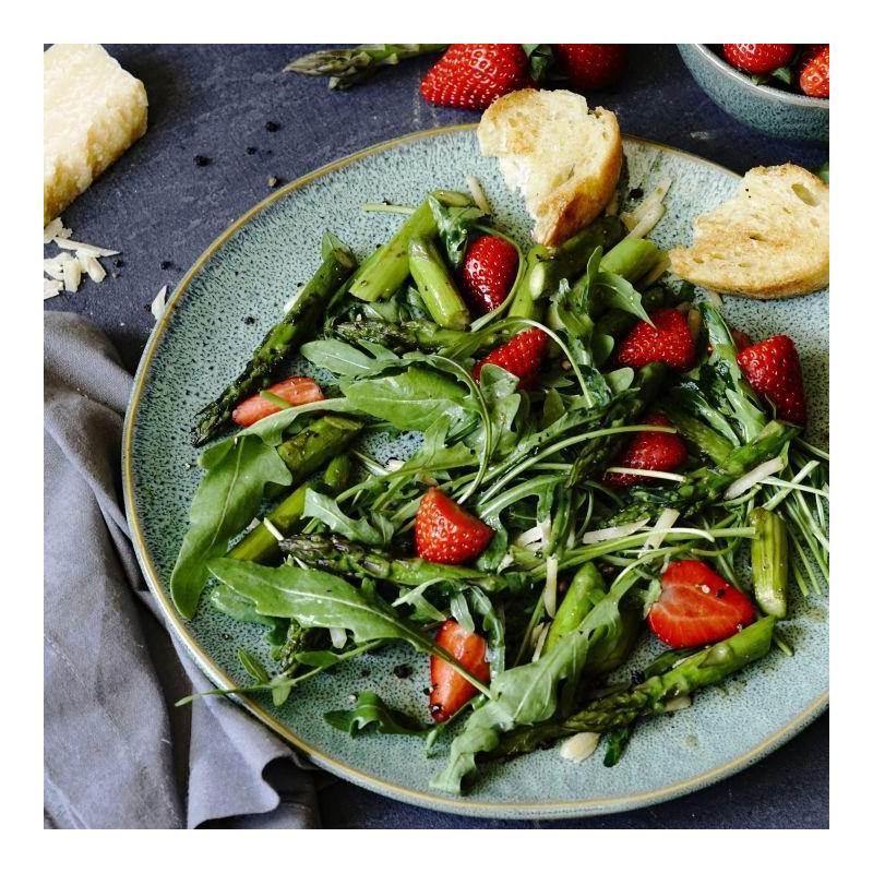 Spargel-Erdbeer-Salat mit Rucola