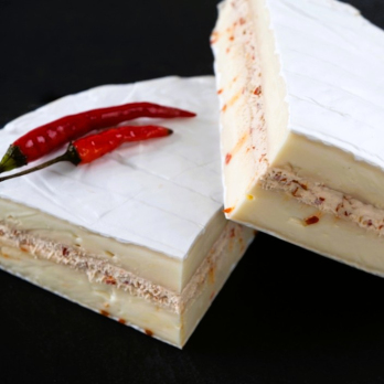 Milchbuben Brie mit Chillicreme