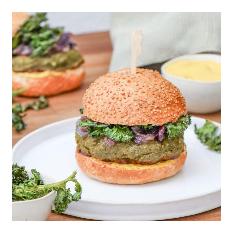 Grünkohl-Burger mit karamellisierten Zwiebeln
