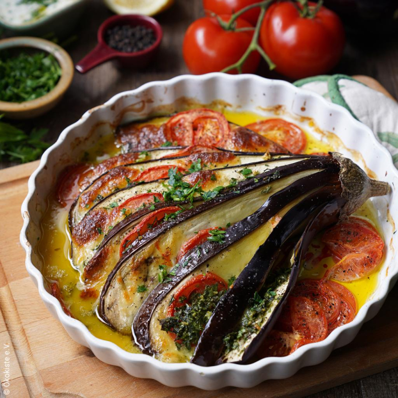 Gebackene Aubergine mit Zitronen-Dip