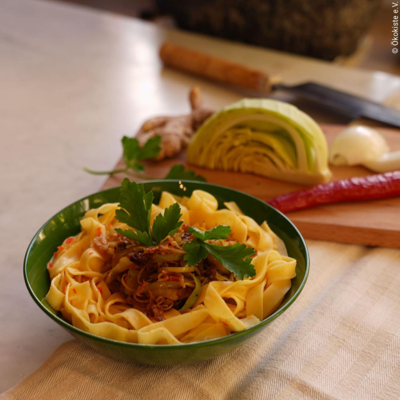 Tagliatelle mit pikantem Spitzkraut