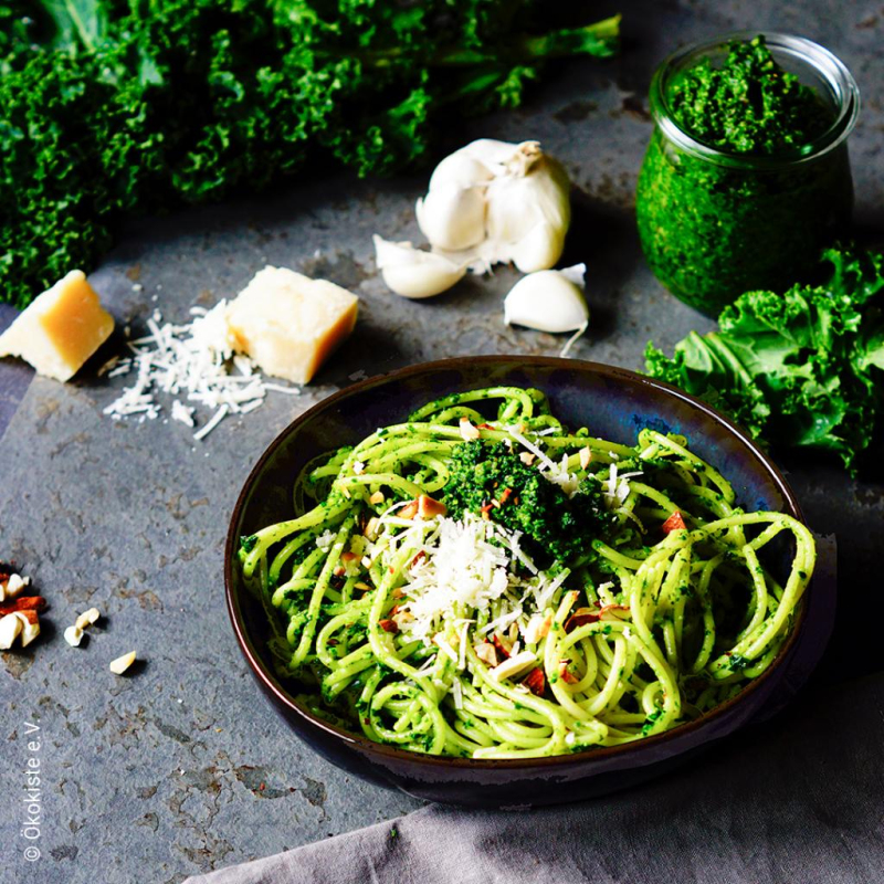 Nudeln mit Grünkohl-Pesto