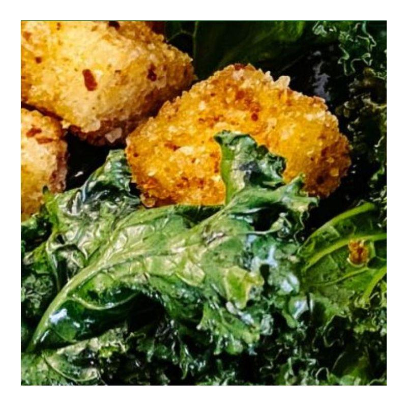 Grünkohlchips mit paniertem Grillkäse