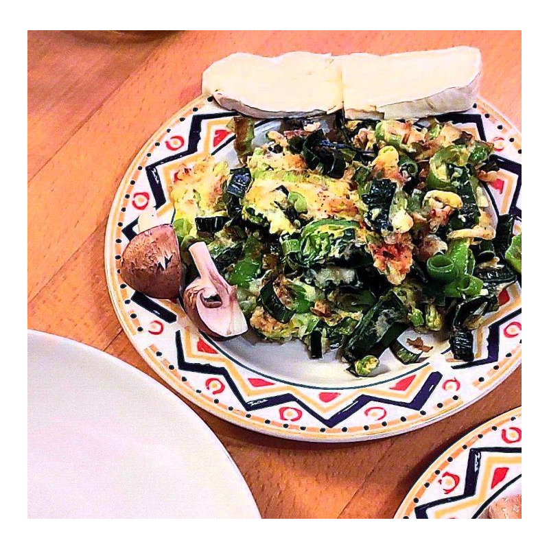 Crumble-Omelette mit Lauch und frischem Knoblauch