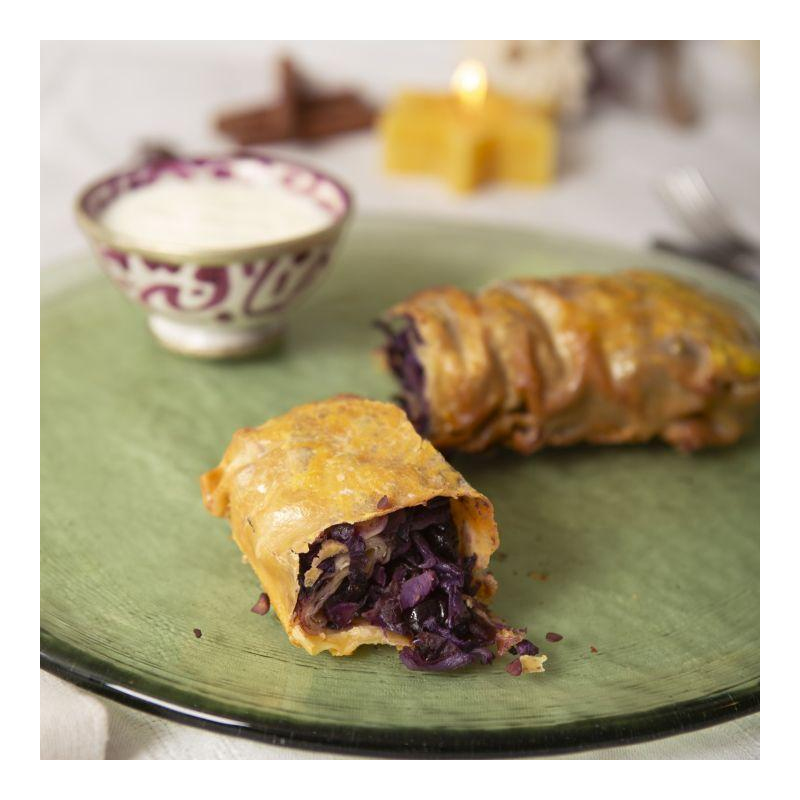 Rotkohlstrudel mit Feta-Joghurt Dip
