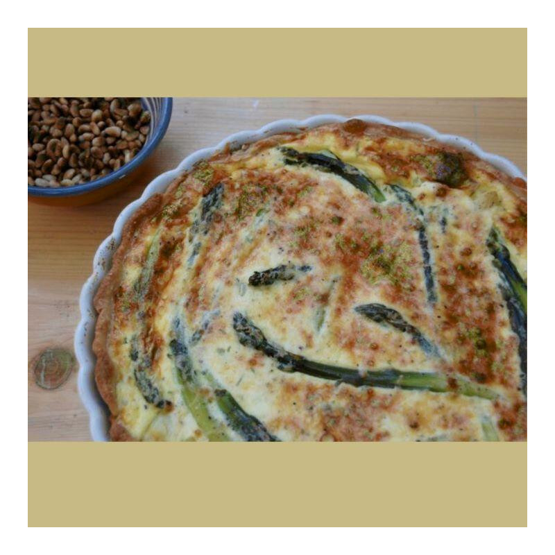 Spargelquiche mit Rucola-Pinienkern-Salat